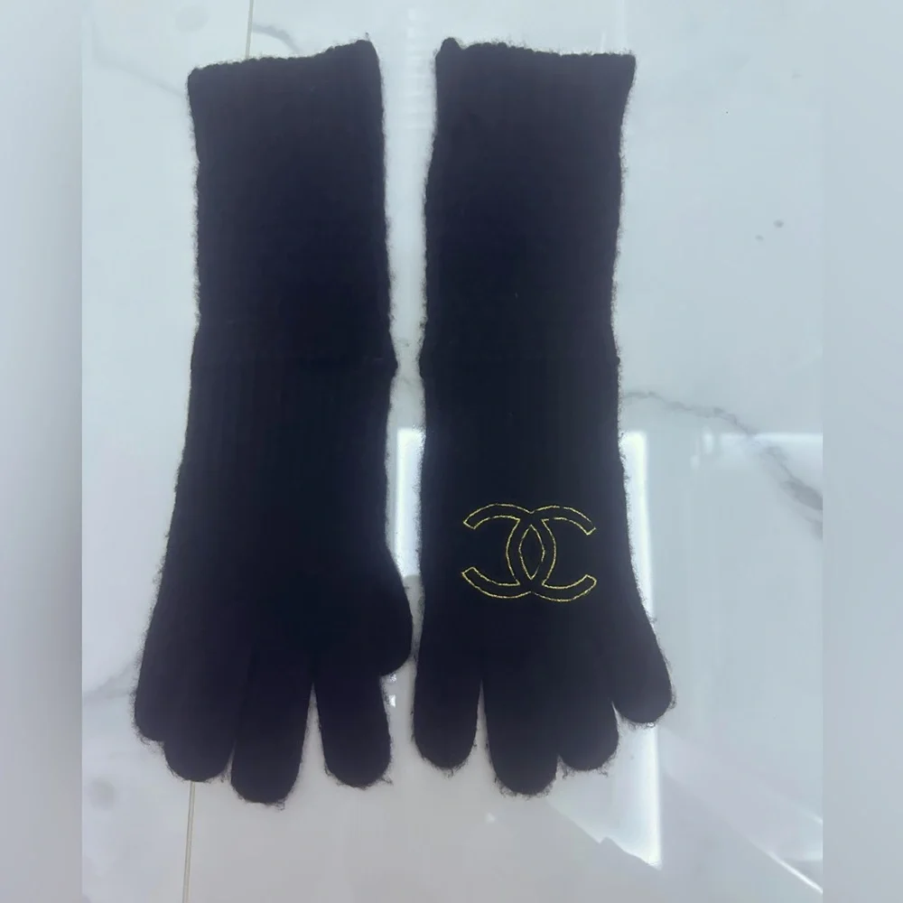 Authentic Chanel cashmere gloves !! One size! NWT - Picture 2 of 9